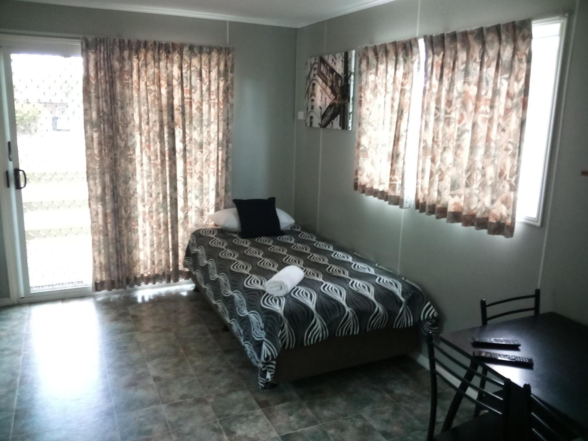 Bushchooks Travellers Village Bororen Δωμάτιο φωτογραφία